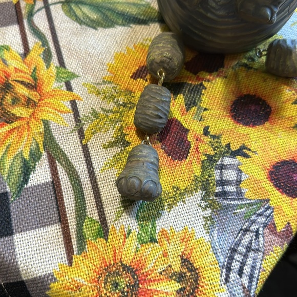 Elephant Shelf sculpture - Picture 8 of 9